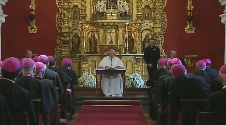 El Papa a obispos: Dejen el escritorio y “gasten la suela” para conocer a sus ovejas