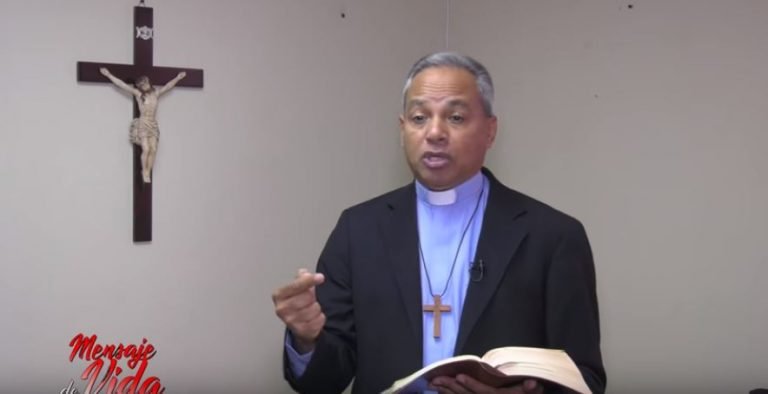 Padre Chelo con el Mensaje de Vida del 14 de Febrero