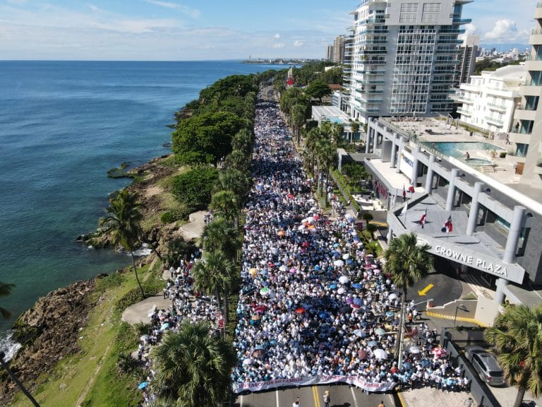 La Arquidiócesis de Santo Domingo  a través de la Vicaría Episcopal de Pastoral Familia y Vida celebra con  júbilo la Gran Caminata “Un Paso por mi Familia 2025